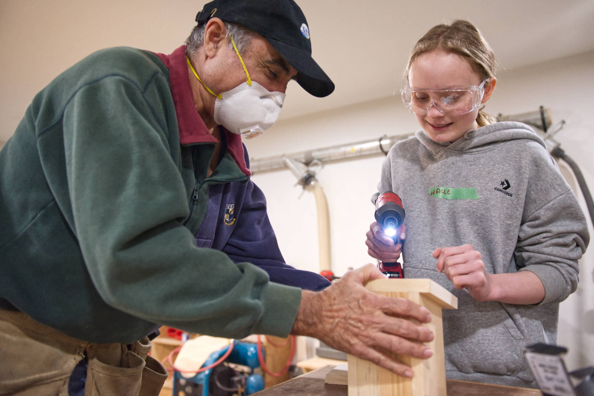 28456491_web1_220316-SAA-mason-bee-makerspace-Canoe-students_4