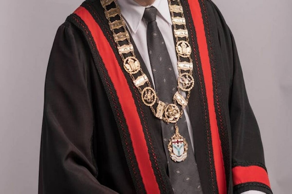 28569955_web1_220331-KTW-Kamloops-Mayor-chain_1