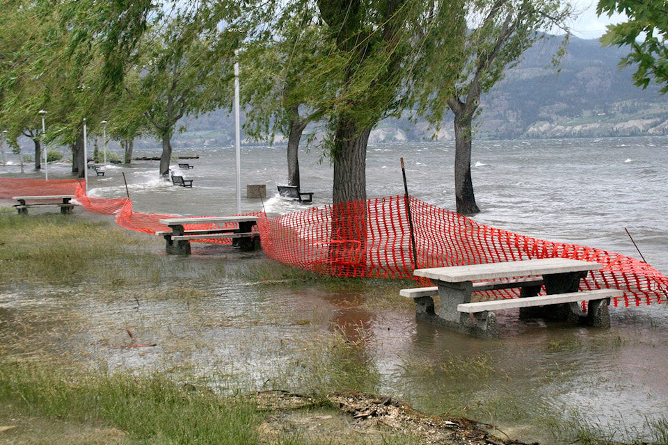 29104106_web1_170615-SUM-story-flooding-MAY-8_4