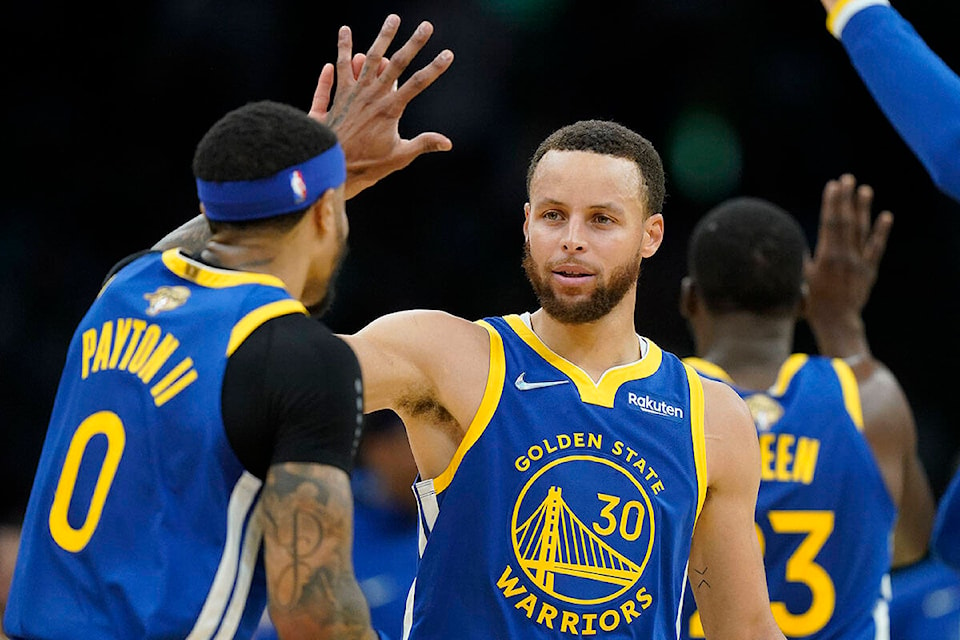 29486206_web1_220616-CPW-NBA-Warriors-win-curry_1