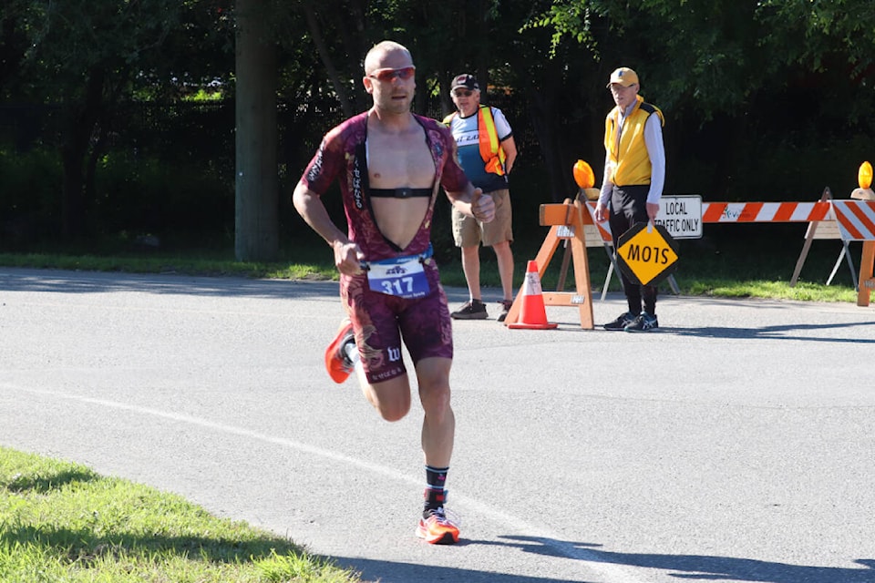 Kelowna’s Cory Krist set a blistering pace nobody could match in winning the Kal RATS Sprint Triathlon Sunday, June 26, in Vernon. Krist was the only competitor out of 79 to cover the run-bike-run event in under 60 minutes. (Roger Knox - Black Press)