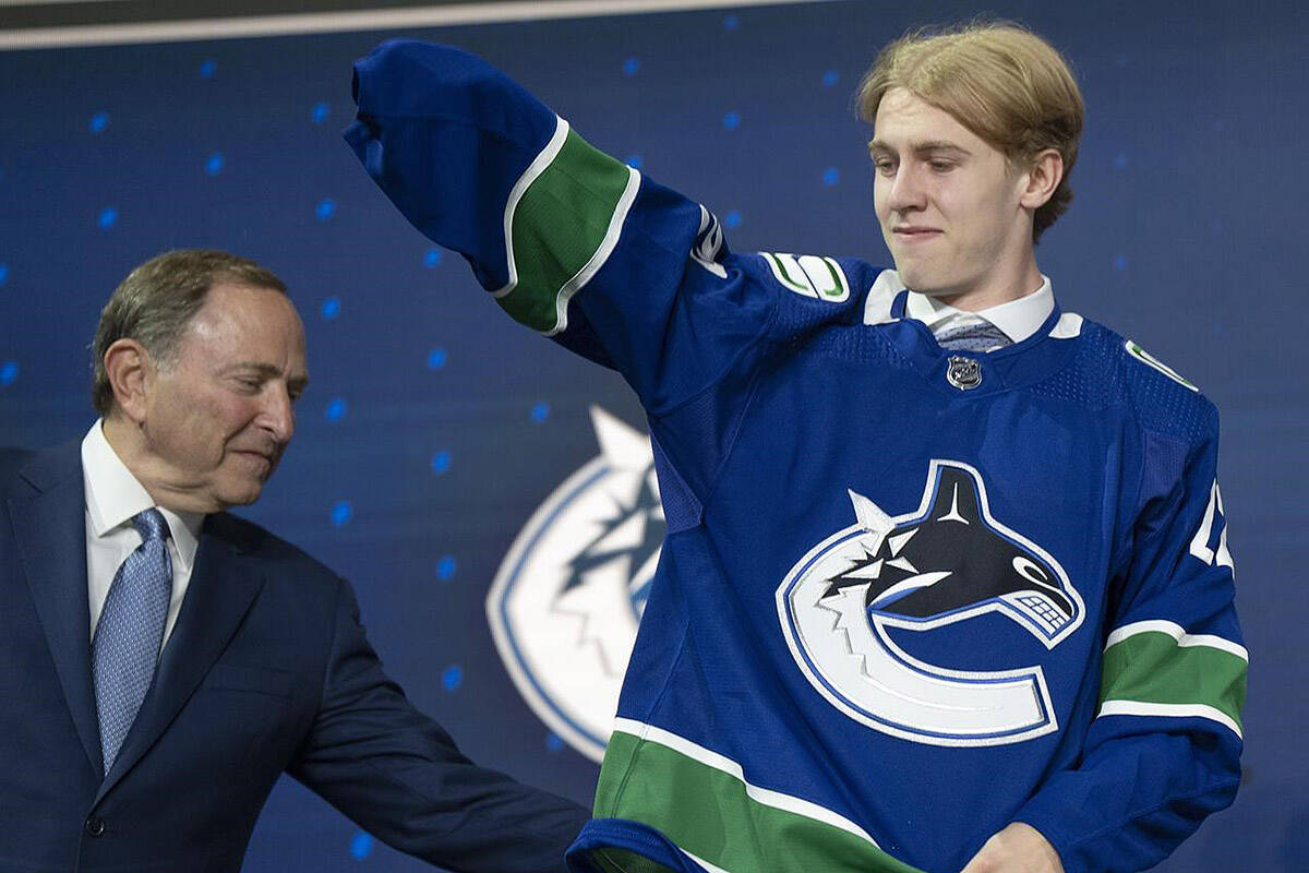Canucks rookie Elias Pettersson named NHL's first star of the week