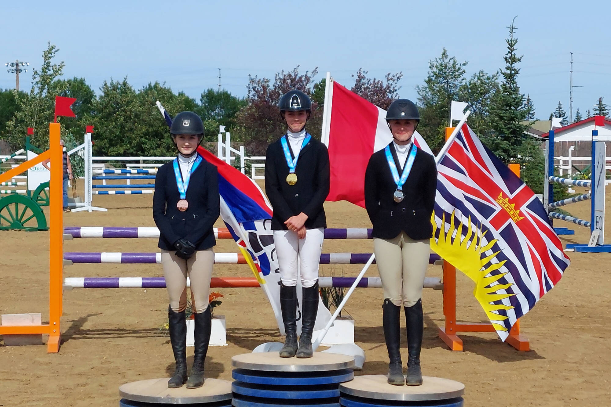 29877436_web1_220727-SAA-podium-thielman