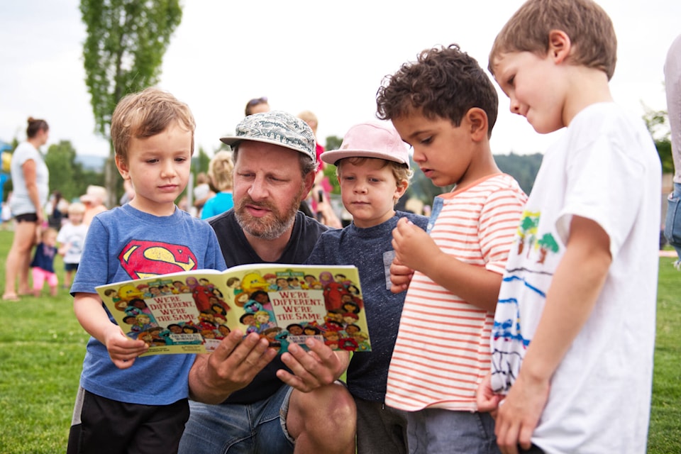Tony Massil reads the Sesame Street book We’re Different. We’re the Same. to Enzo Reid, Harris Massil, Mackie Baoween and Dominic Reid at the Summer Bash event hosted by SASCU and the Shuswap Children’s Association at Blackburn Park on Wednesday, Aug. 10, 2022. (Lachlan Labere/Salmon Arm Observer)