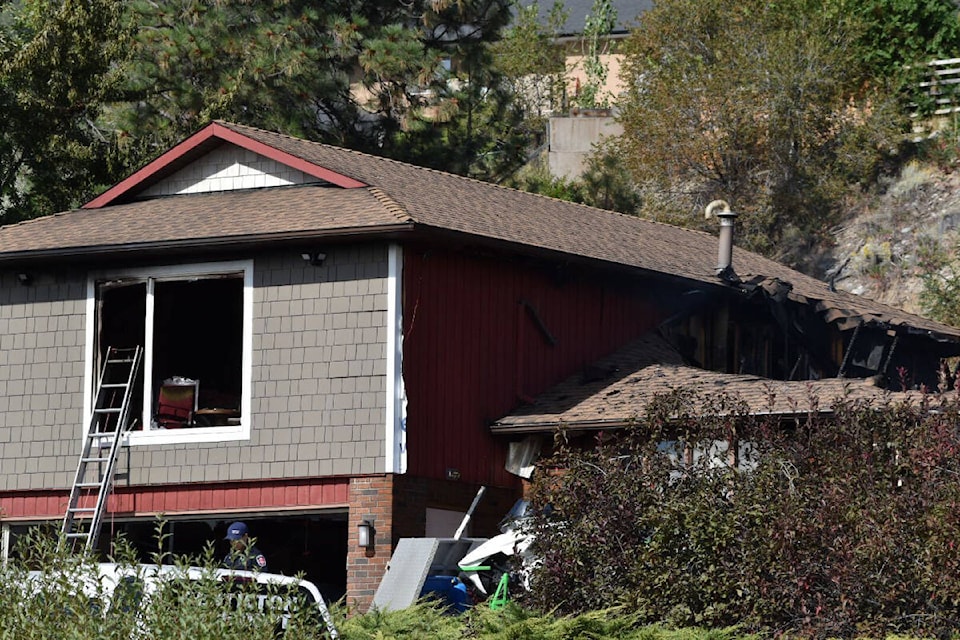 30495760_web1_220828-PWN-HouseFire-pentictonhousefire_1