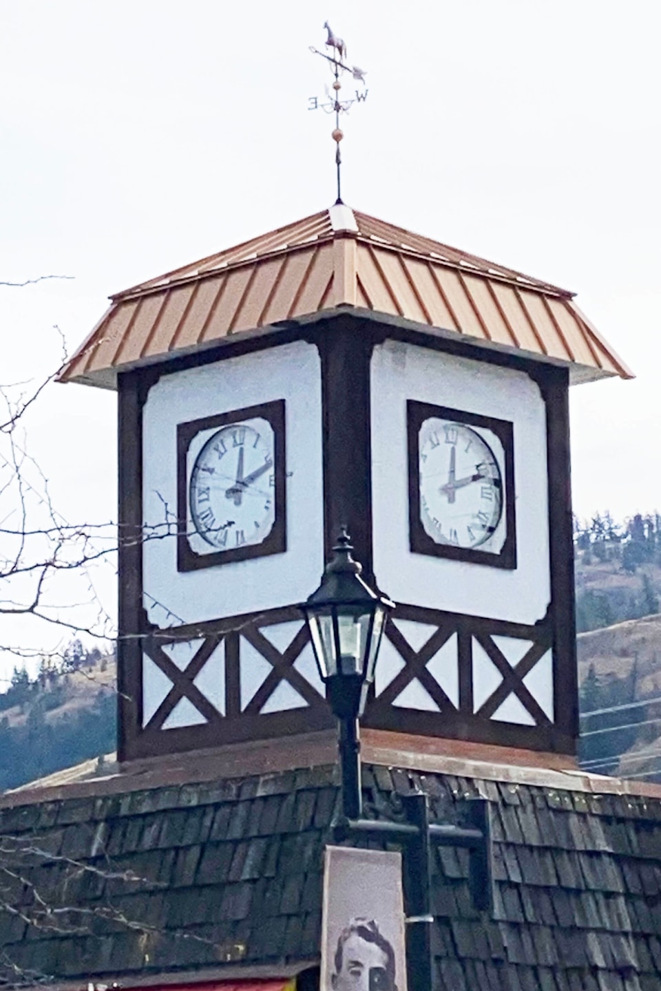 30895655_web1_221110-SUM-Clock-repaired-SUMMERLAND_2