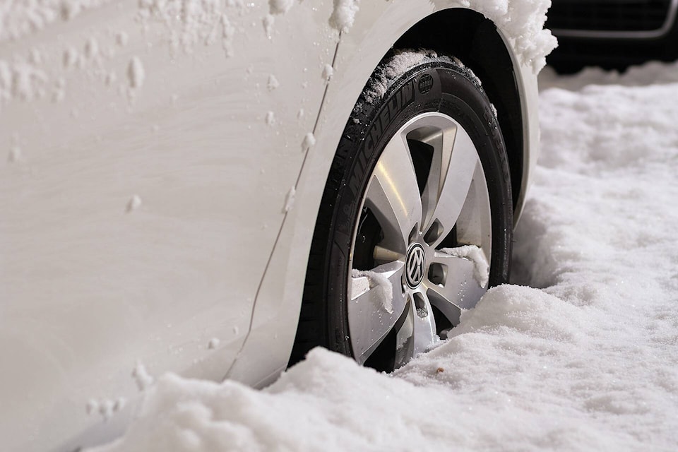 30979023_web1_221110-VMS-winter-tires-1_1