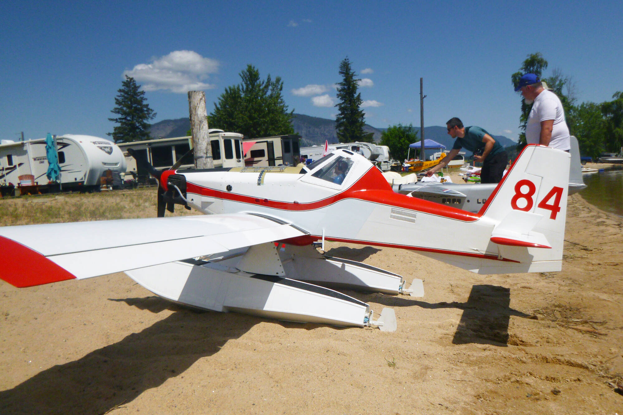 32941532_web1_230613-SAA-model-airplane-club3