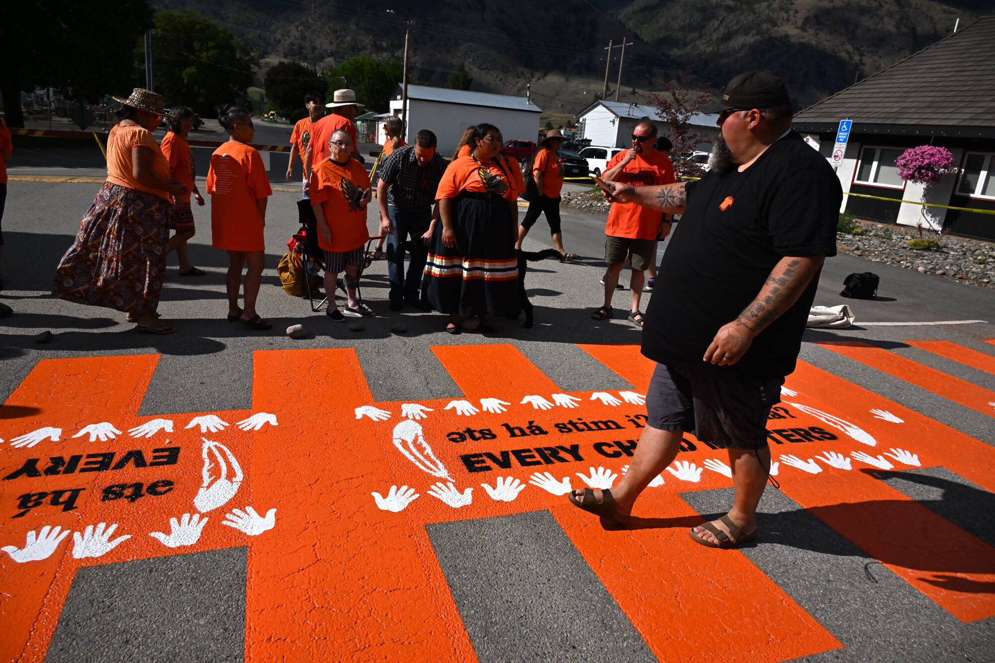 33329616_web1_230720-KER-Orangecrosswalk_2