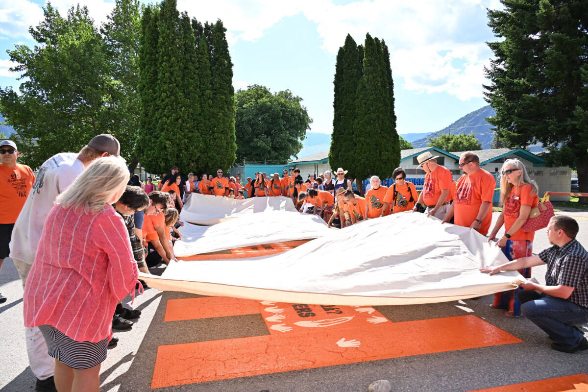 33329616_web1_230720-KER-Orangecrosswalk_3