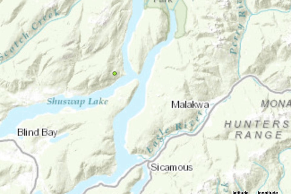 33582081_web1_230812-SAA-shuswap-fires-out