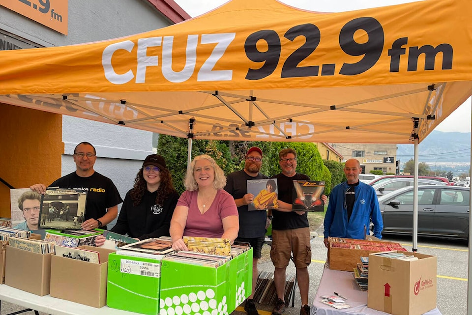 33625415_web1_230823-PWN-PeachCityRadioDrive-PeachCityRadioDonationDrive_1