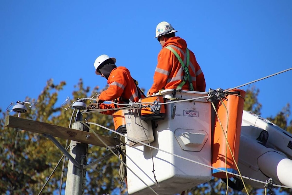 33719132_web1_221110-SUL-Windstorm-Power-Outages-nov-5-storm_1