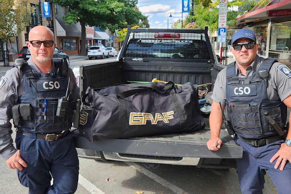 33840217_web1_230916-PWN-StolenBag-StolenBagPenticton_1