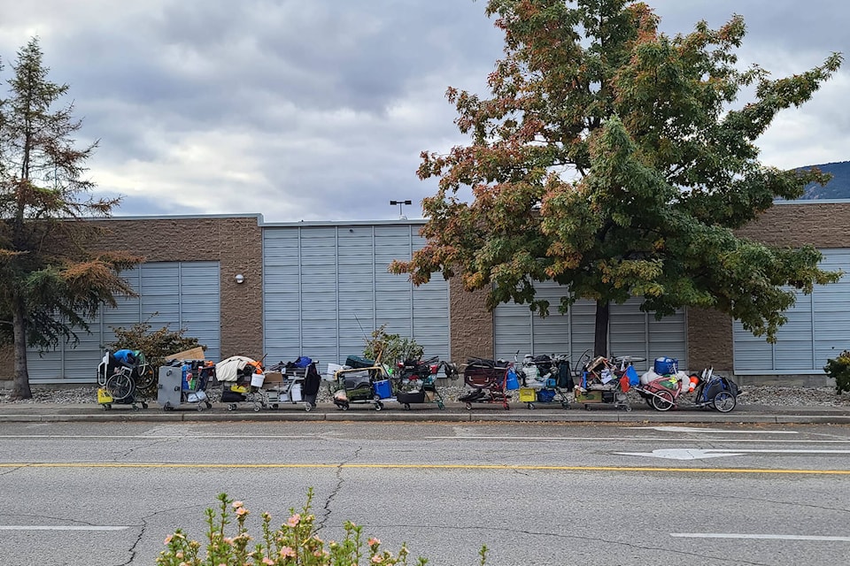 33856240_web1_230913-PWN-Shoppingcarts_1