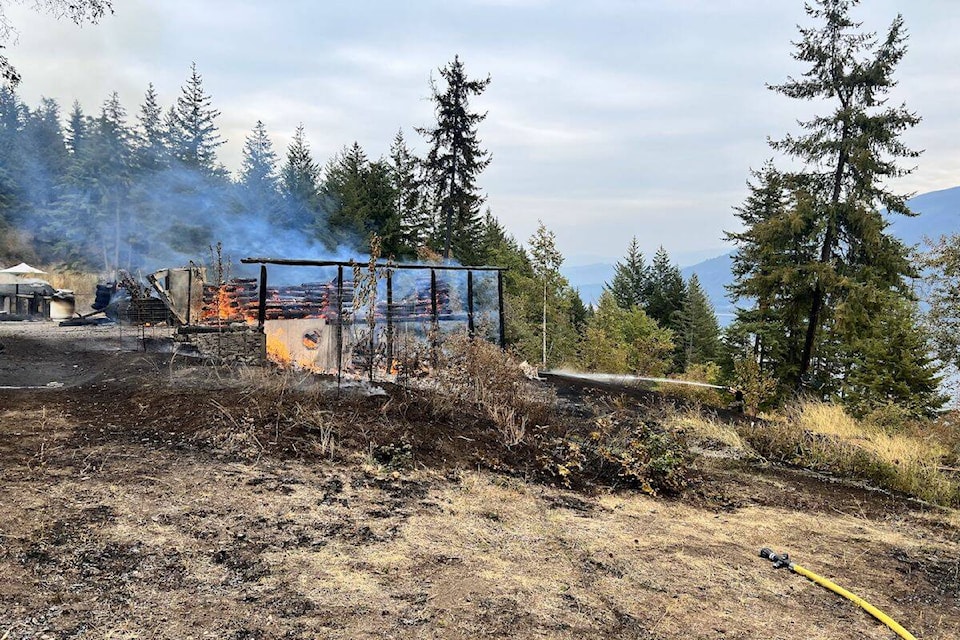 33935061_web1_230920-SAA-Structure-fire-KE_1