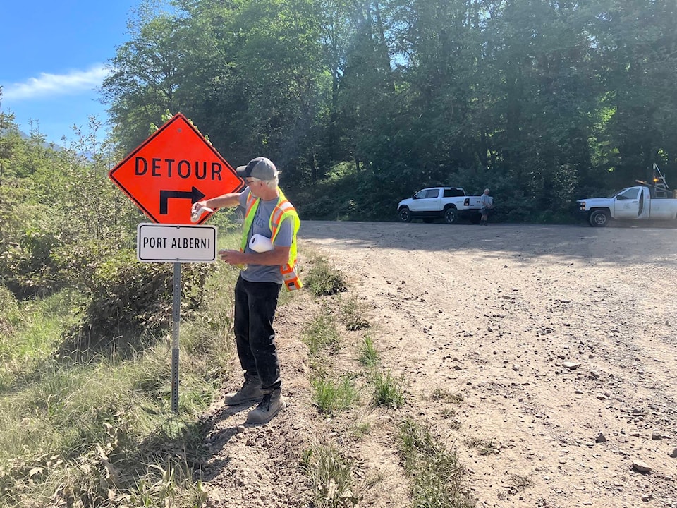 web1_230614-avn-cameron-bluffs-fire-roundup-detour_1