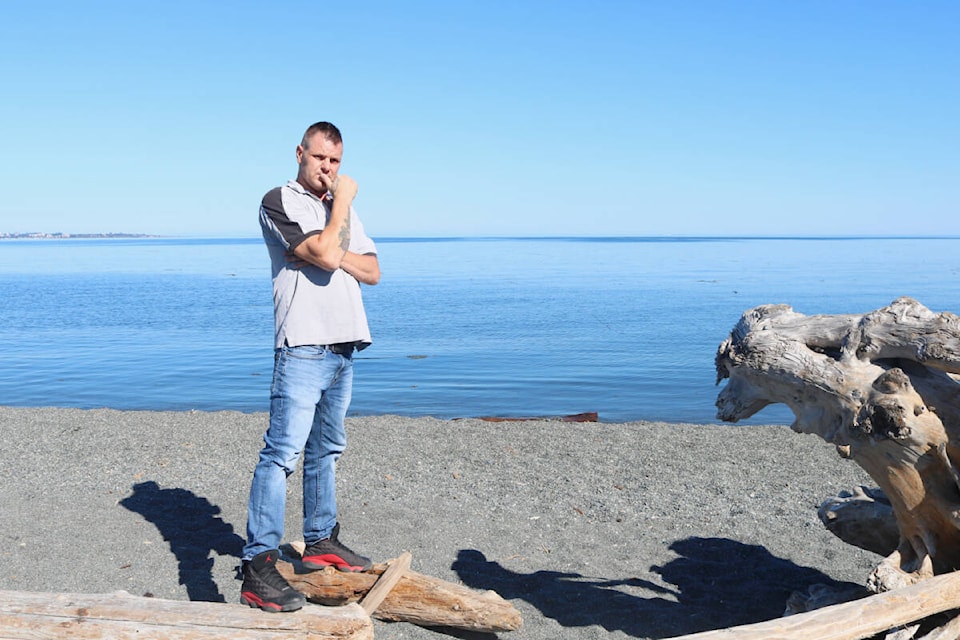 web1_230823-gng-colwood-addict-author-_2