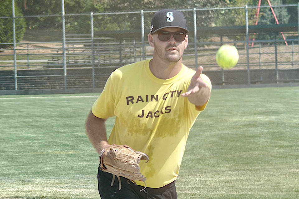 An annual ball tournament organized by Aldergrove’s Mangat family helped raised funds to help fight cancer, by donating to the Openshaw family of Murrayville, whose twin sons are fighting cancer. (Dan Ferguson/91ԭ Advance Times) 