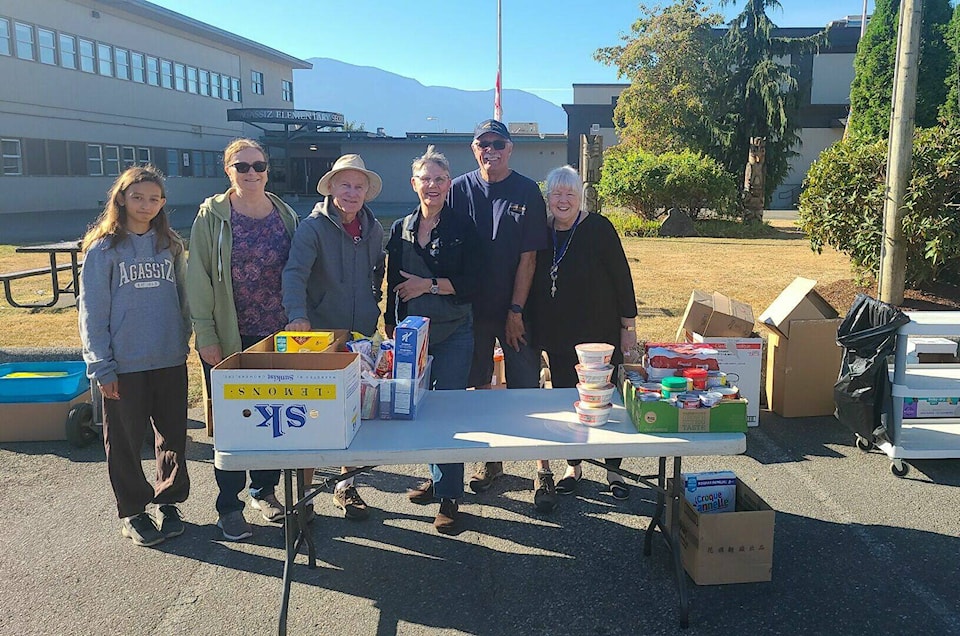 web1_221014-aho-thanksgiving-food-drive-laurie_1