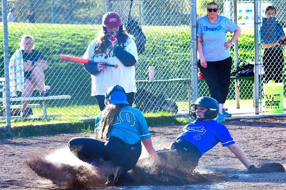 web1_230517-qco-girls-fastball-pics_1