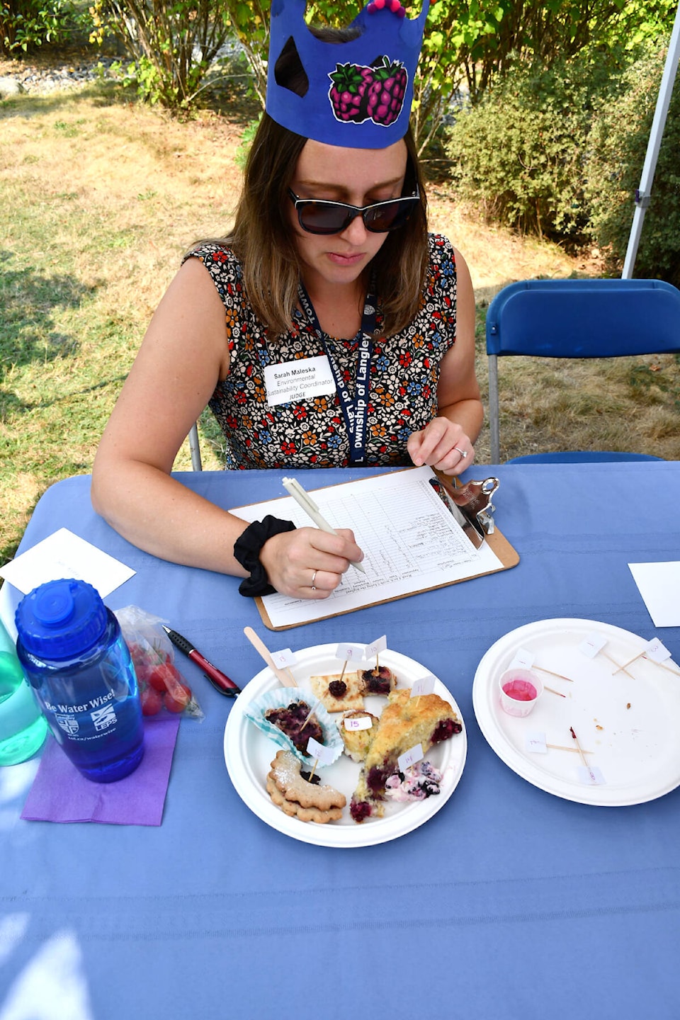 web1_23083-lat-hc-blackberrybakeoff-