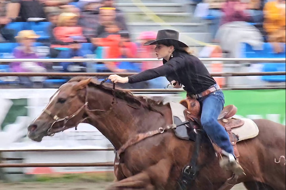 A barrel racer sped through the arena at the Valley West Stampede in 91ԭ in 2023. (Dan Ferguson/91ԭ Advance Times) 