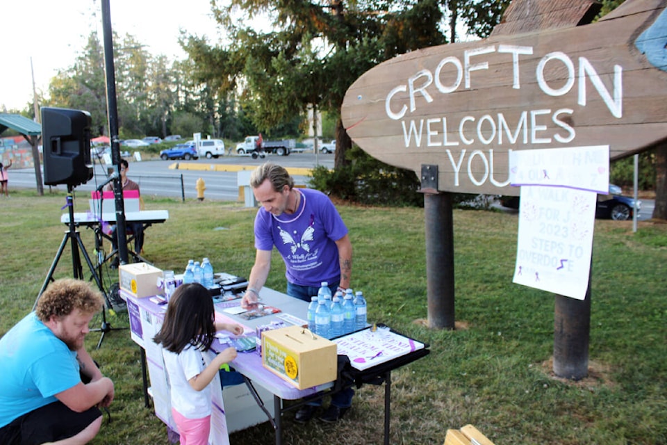 Chadd Cawson greets young Anna Park at the start of the event in Crofton. (Photo by Don Bodger) 