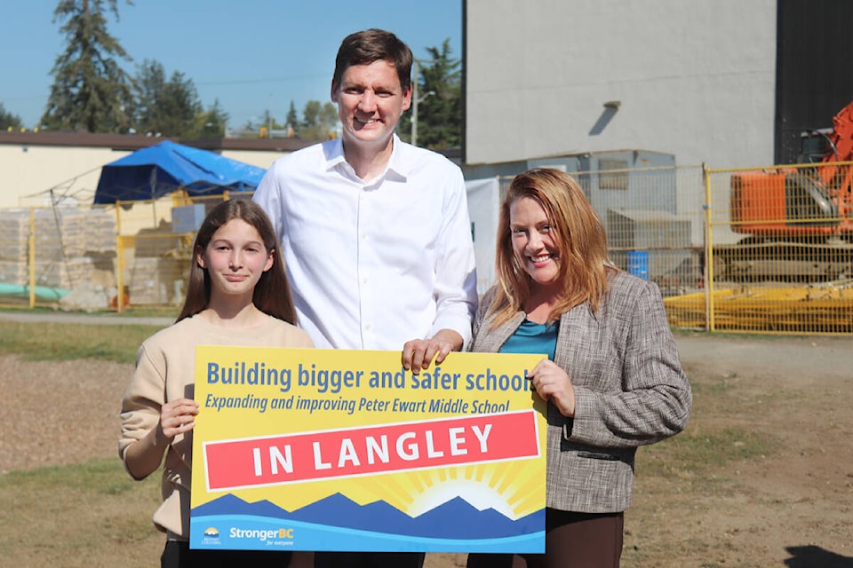 web1_230914-lat-hc-ewartmiddleschoolfunding-
