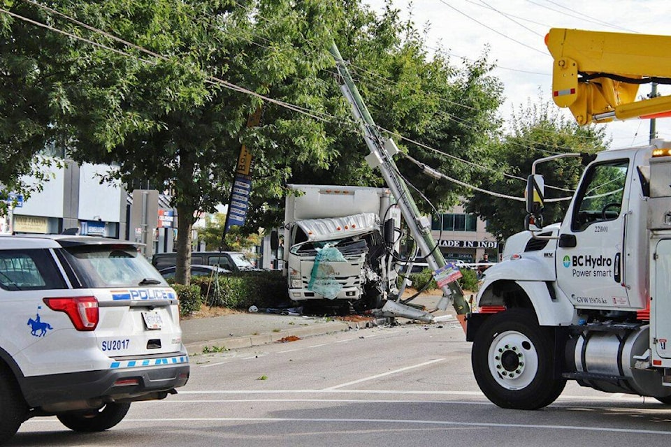 web1_230914-sul-crash-truck_1