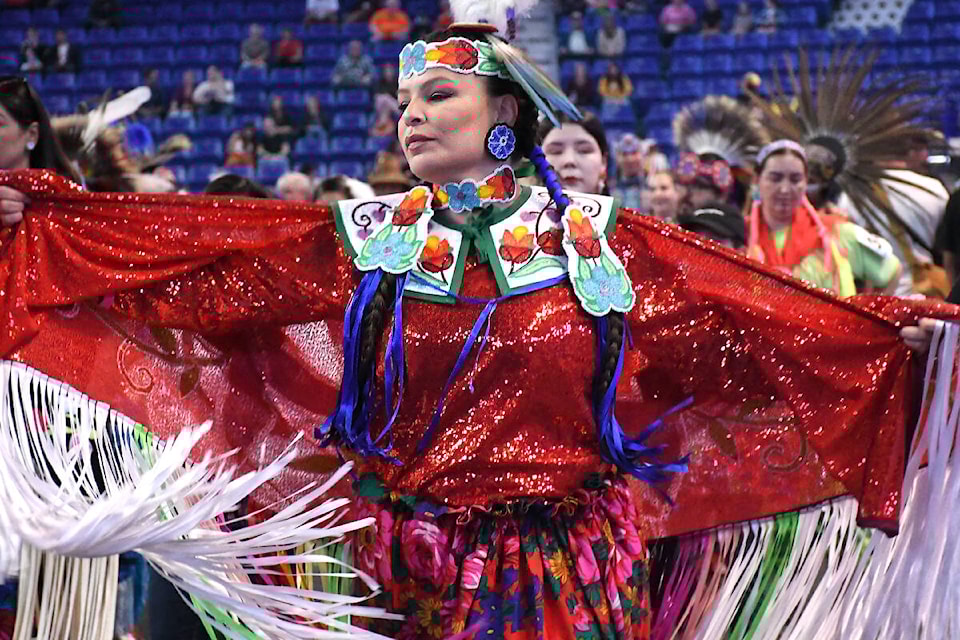 web1_230916-lat-ke-stalewpowwow-_10