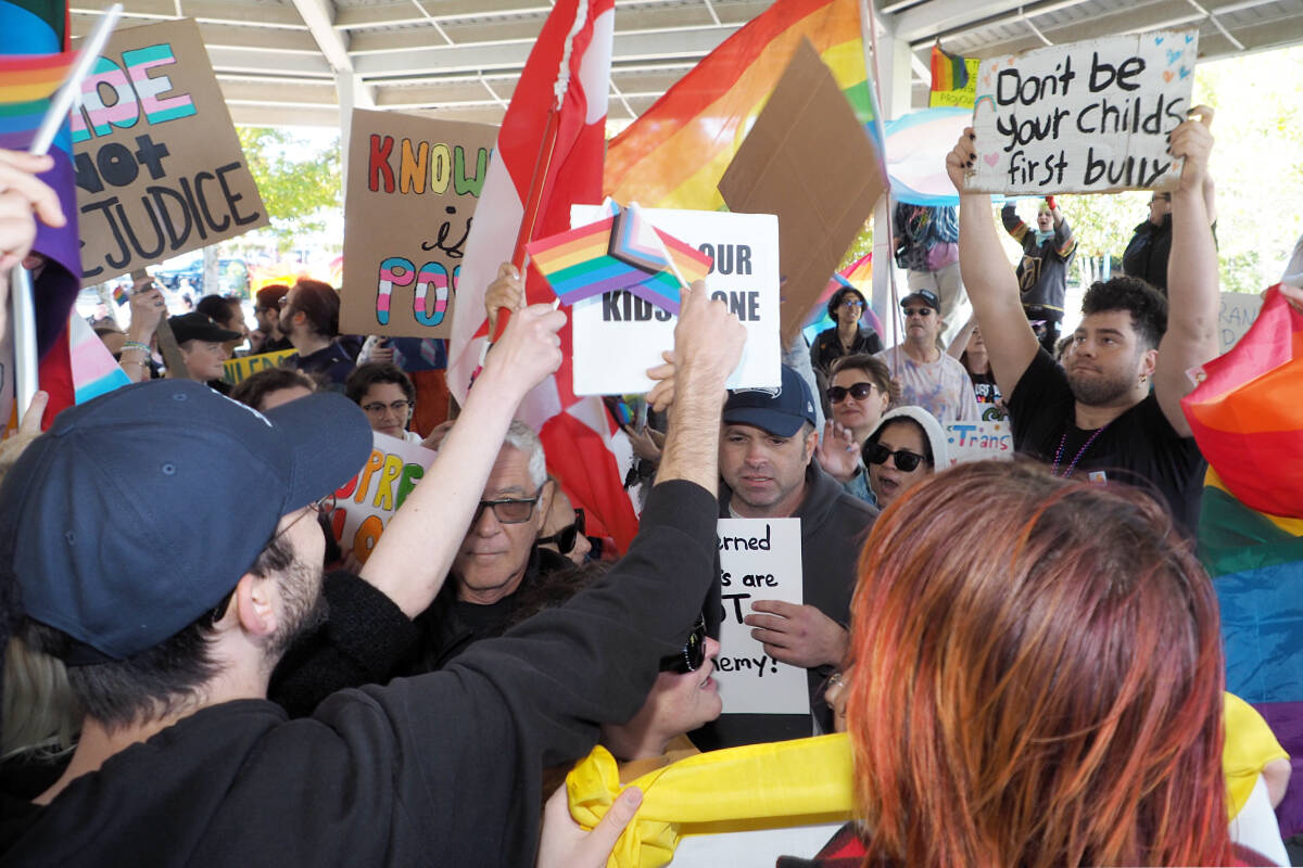 Protesters and counter-protesters fill Maffeo Sutton Park’s Lions Pavilion on Wednesday, Sept. 20. (Chris Bush/News Bulletin) 