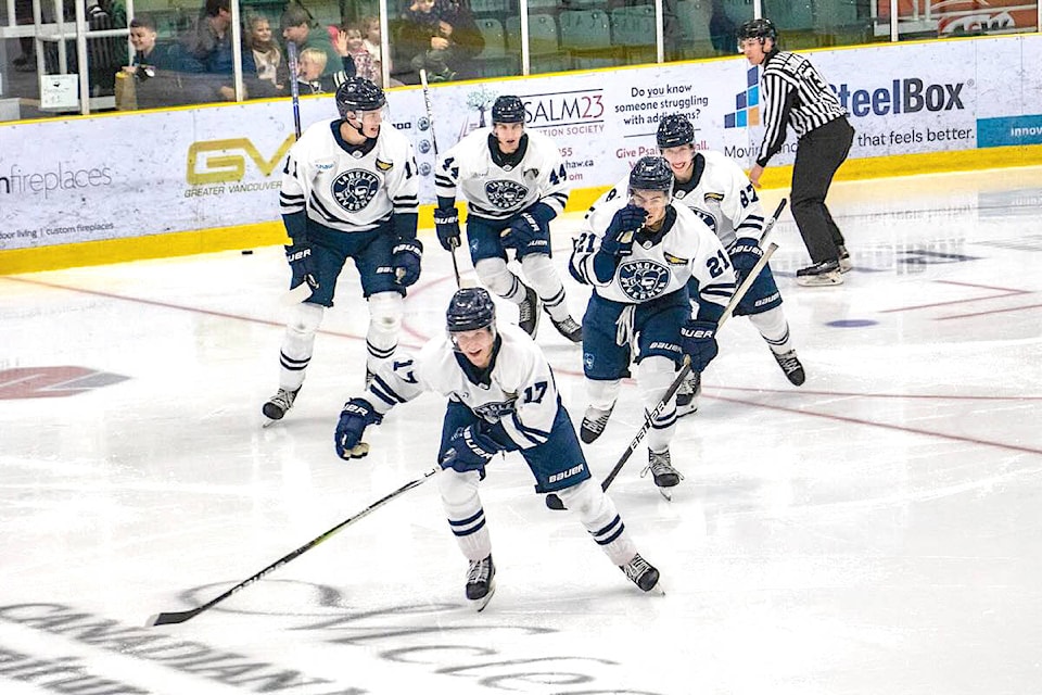  A late-in-the-game rally by the new-look 91ԭ 91ԭ saw them down the Alberni Valley Bulldogs 6-4 Saturday Sept. 23 at George Preston arena. (Special to 91ԭ Advance Times) 