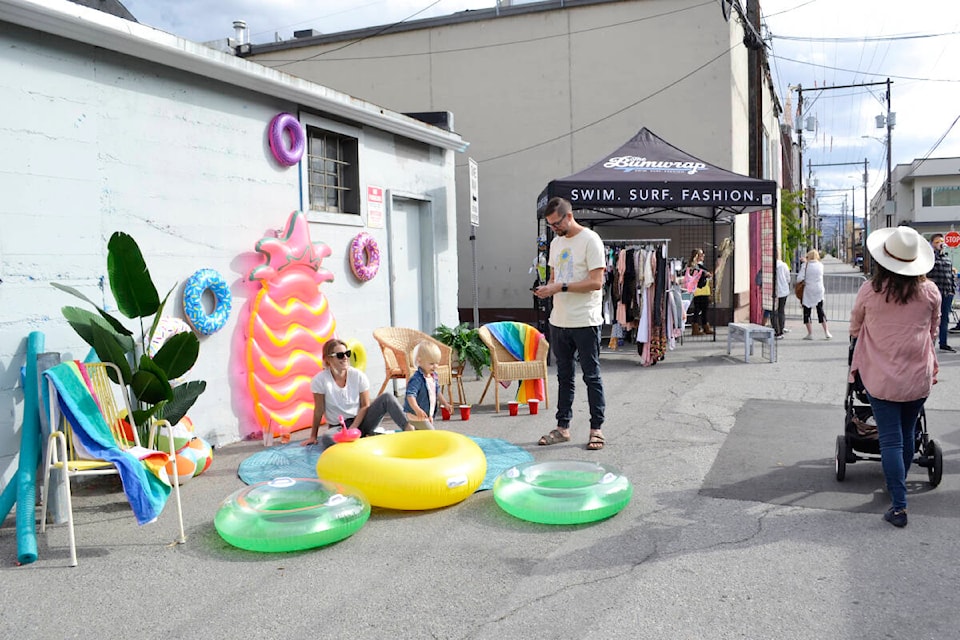 It was a beach vibe at the final Slack Alley party behind Slackwater on Martin Street. (Monique Tamminga Western News) 