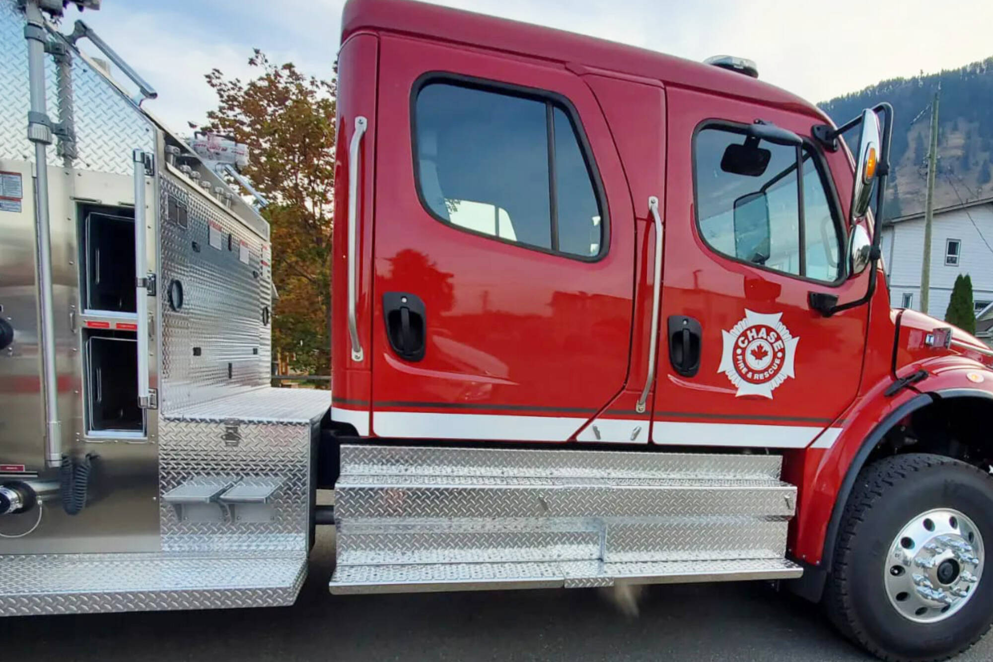 web1_230929-saa-chase-fire-rescue-file