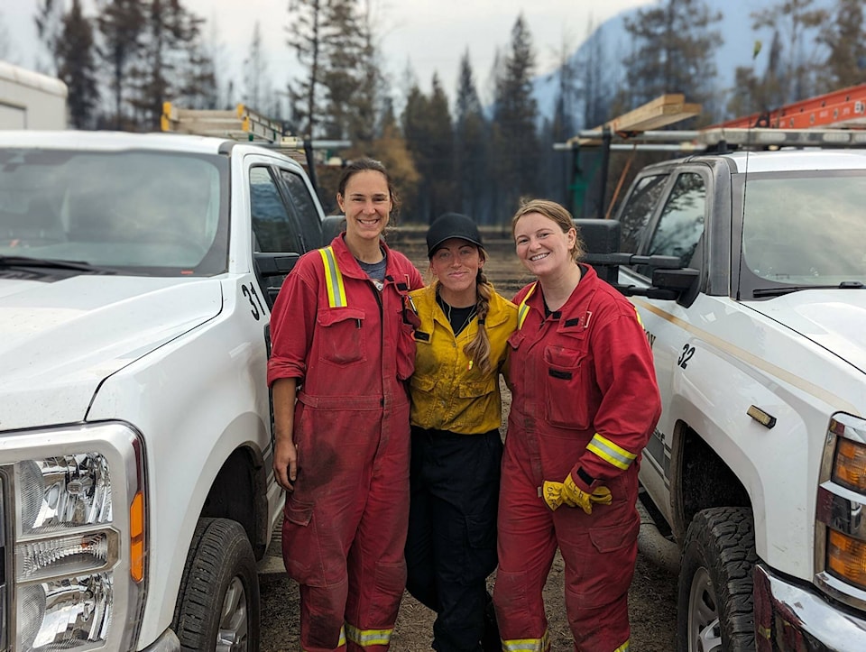 web1_231004-cvr-comoxfirefighter-fire_2