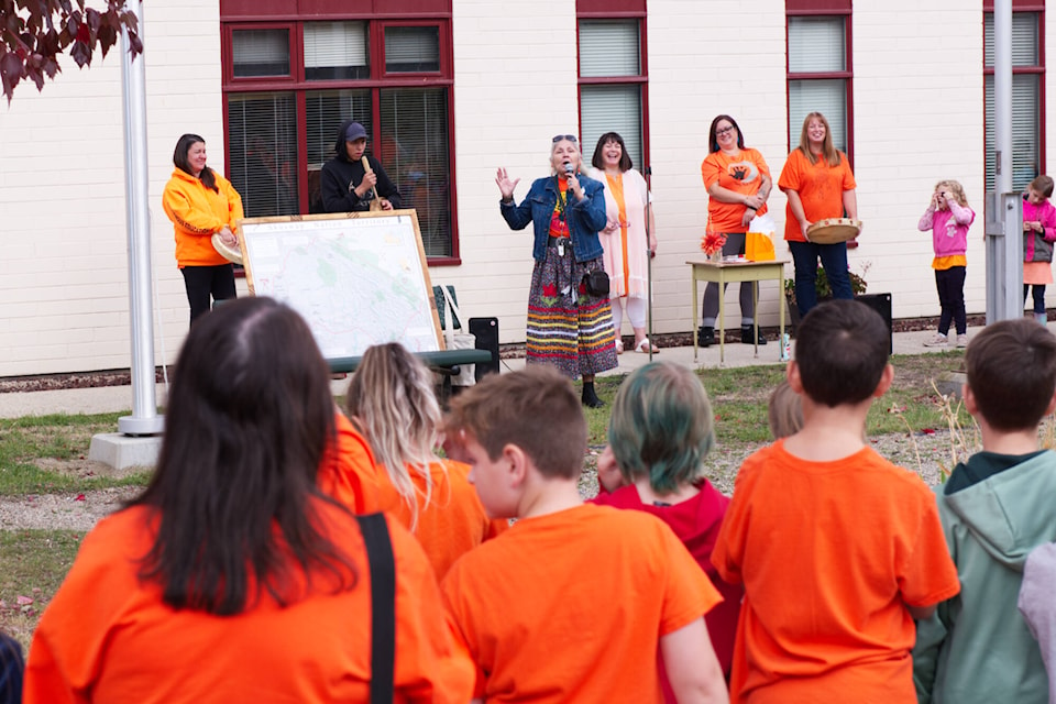 Knowledge Keeper Jodie Jones, a member of the Splatsin te Secwépemc community, shares some local history with Hillcrest Elementary students during a Truth and Reconciliation event held Friday, Sept. 29, 2023. (Lachlan Labere-Salmon Arm Observer) 
