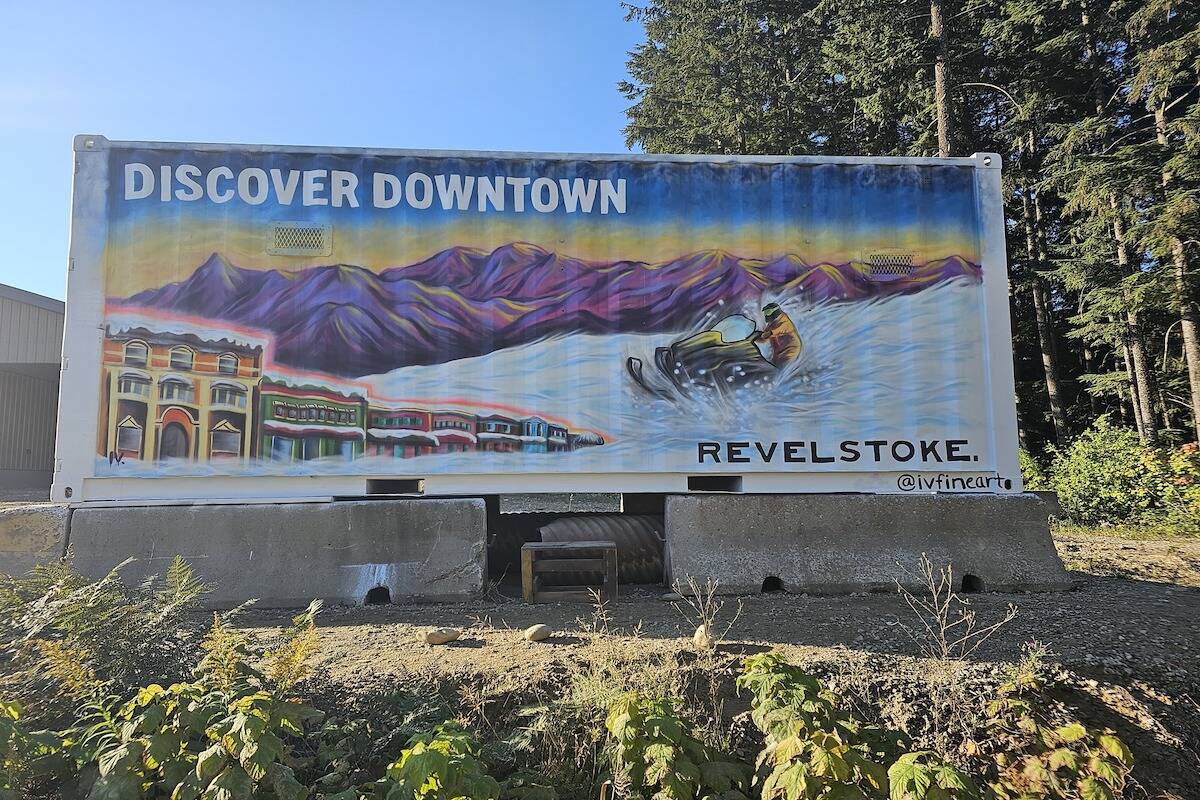 Revelstoke Snowmobile Club gets new mural Revelstoke Review