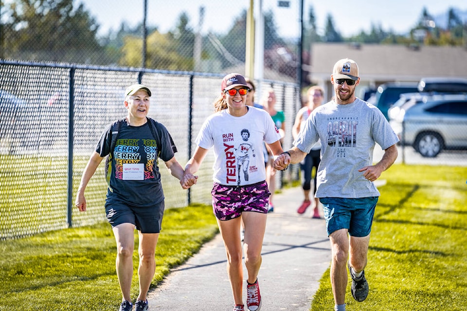 People of all ages came out to run for Terry Fox at Evans Park on Sept. 17. This was the first year ever that the annual Terry Fox Run was held at Evans Park. (Photo by QMS student Jason Cheung) 