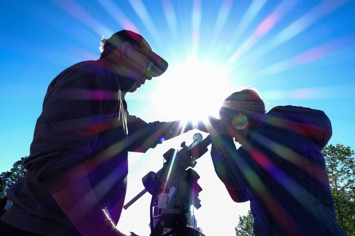 La Nanaimo Astronomy Society ospita la visione pubblica dell’eclissi solare parziale