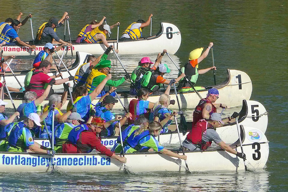 web1_231009-lat-df-cranberry-canoe-race-bob_1