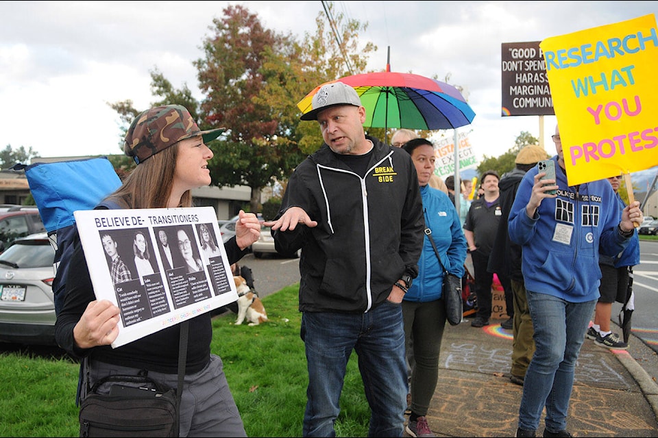 Both pro-SOGI and anti-SOGI groups gathered outside the Chilliwack School District 33 office on Tuesday, Oct. 10, 2023. (Jenna Hauck/ Chilliwack Progress) 