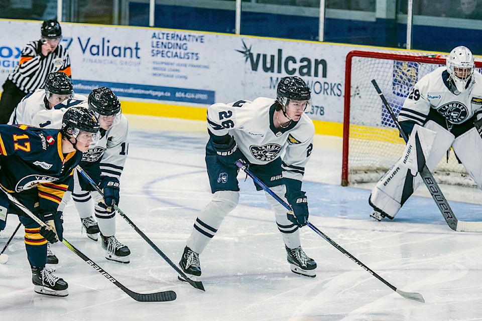 web1_231011-lat-df-dunphy-to-uconn-rivermen_1