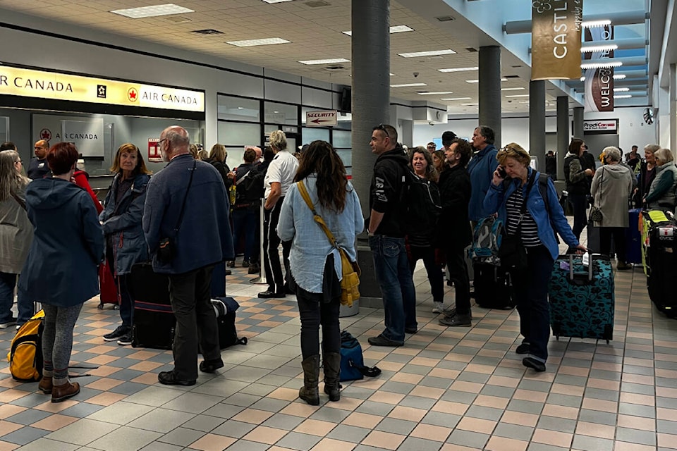 web1_231012-can-airport-castlegar_1