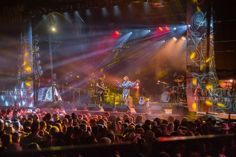 Mackenzie Porter rocks the crowd at night one of 鶹ѡ’s Denim on the Diamond at City Park on Friday, Oct. 6. (@kennytaiphotography) 