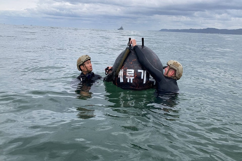 web1_231013-vne-navy-mine-training_1