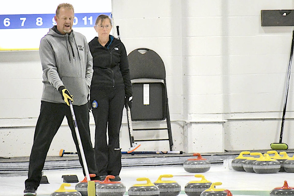 web1_231015-lat-df-try-it-back-at-curling-club-file_1