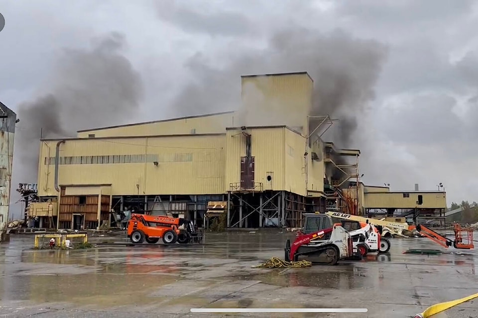 web1_231018-avn-somass-mill-fire-somass_1