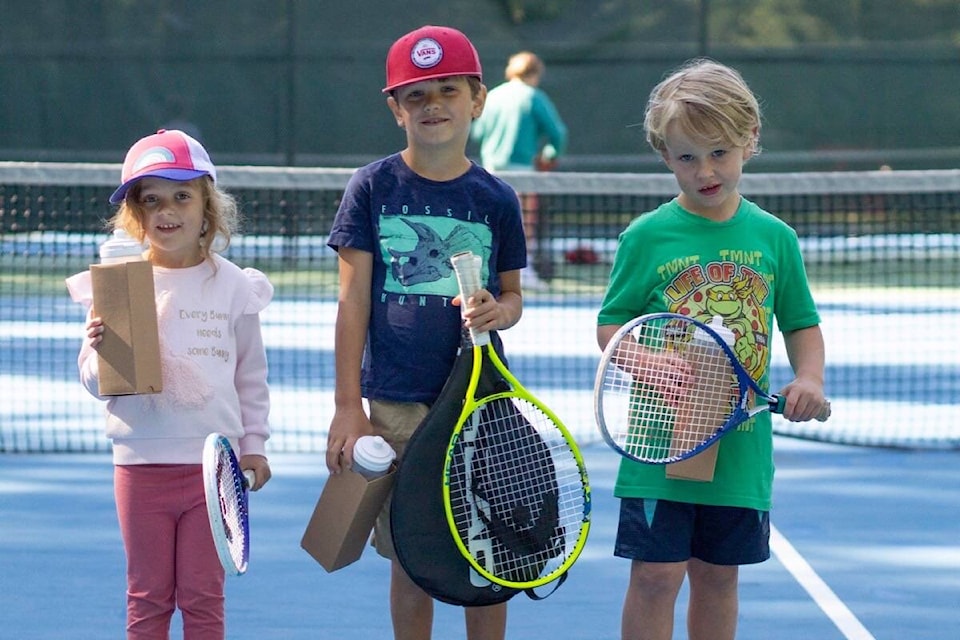 web1_231019-ffp-tennis-fernie1_1