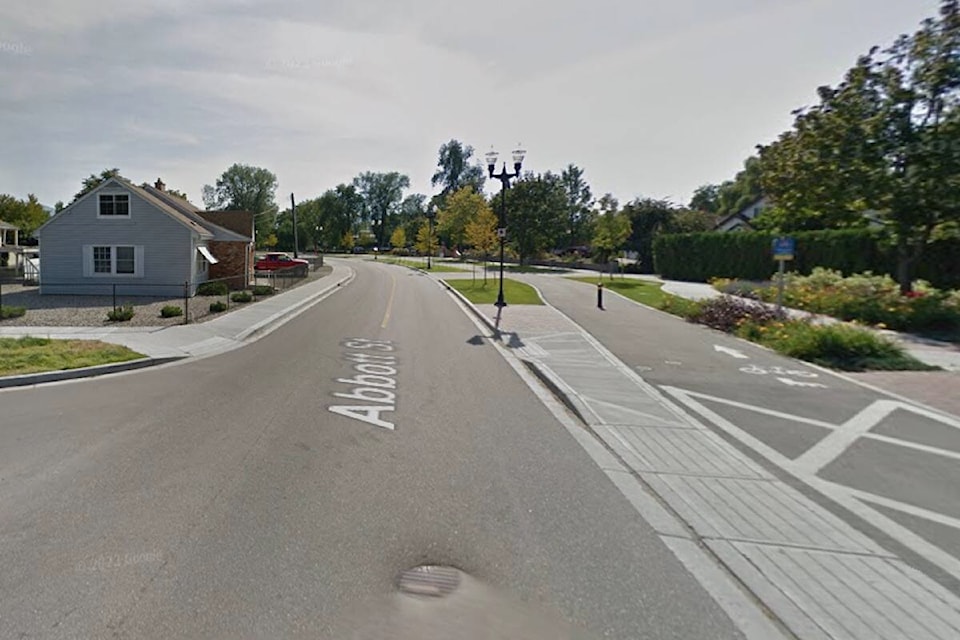 web1_231019-kcn-abbott-royal-crosswalk-abbott-royal_1